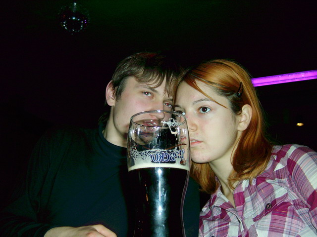 Михайло с Надей за пивом