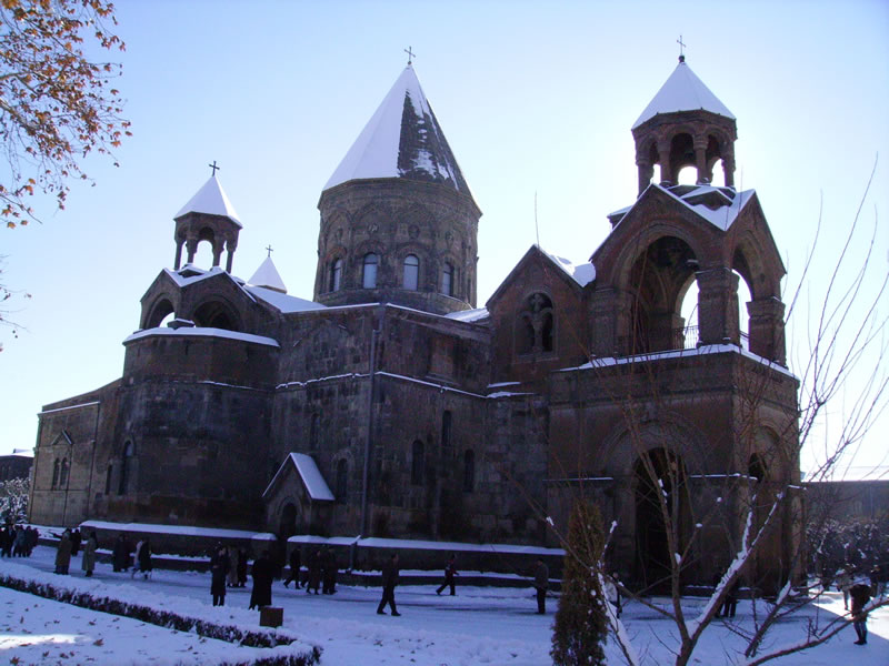Эйчмиадзин- центр армяно-апостольской церкыи