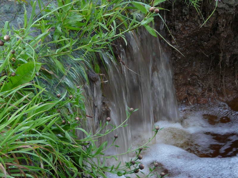 Маленький водопад