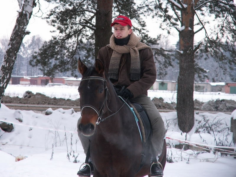 Из ноздрей пар