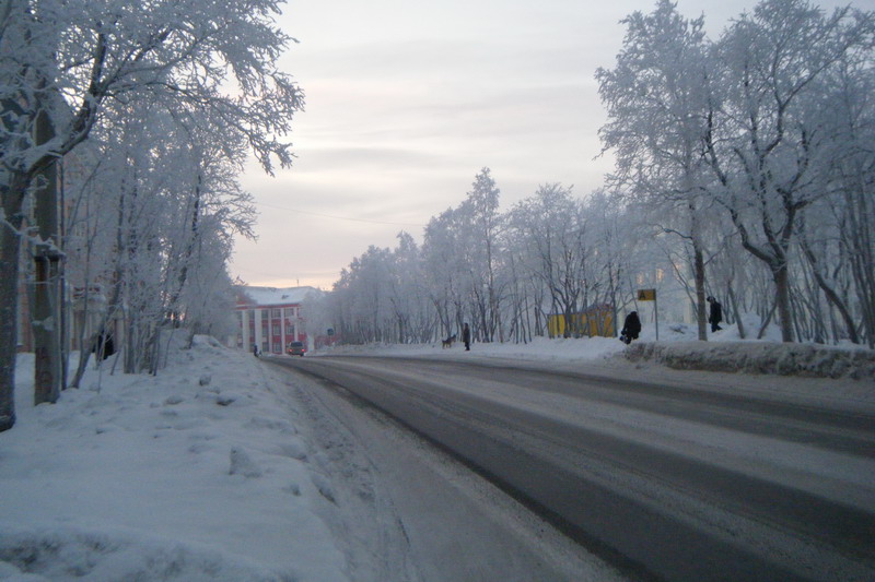 Первый выполз из дома